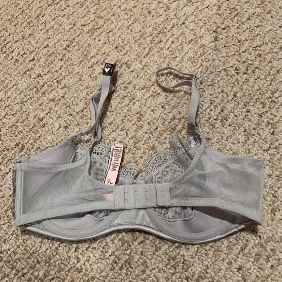 32D VS glitter bra - Picture 2 of 3